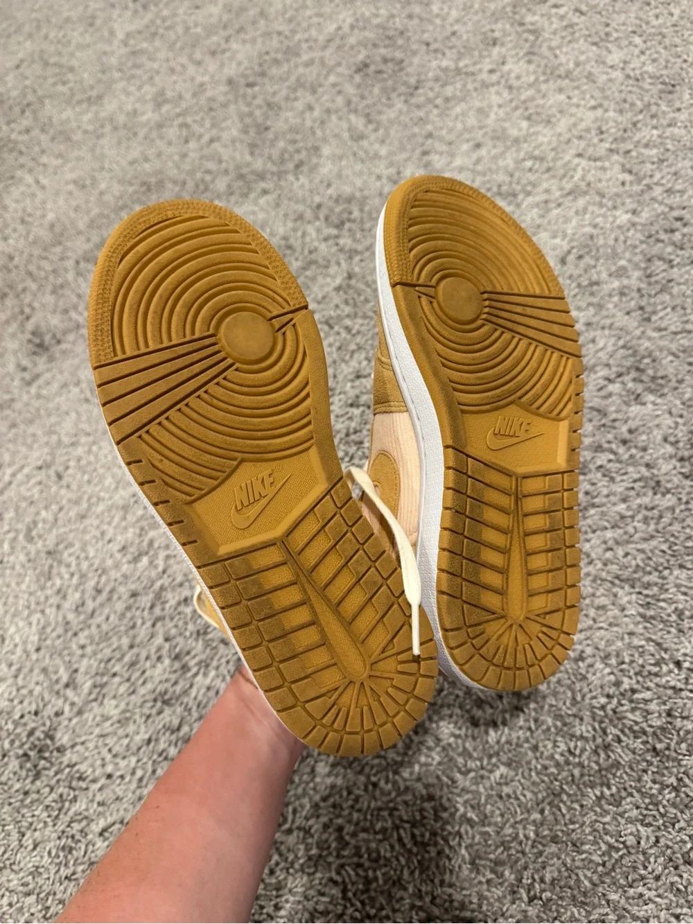 Women’s Low-Top Jordan Sneakers in Tan and Cream